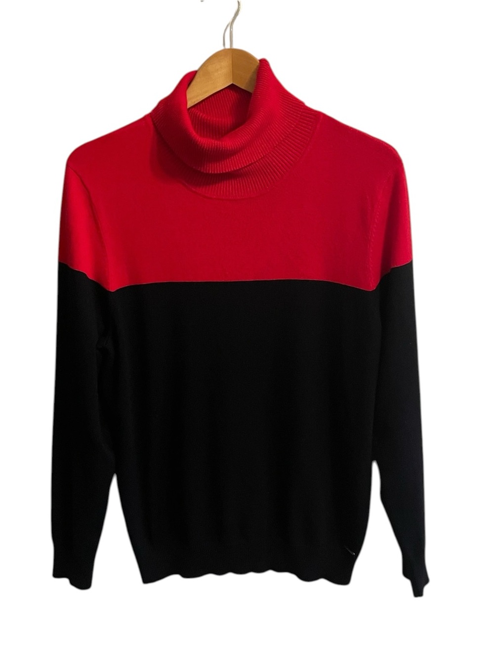 C15- Calvin Klein XL Red and Black Colorblock Turtleneck Sweater
